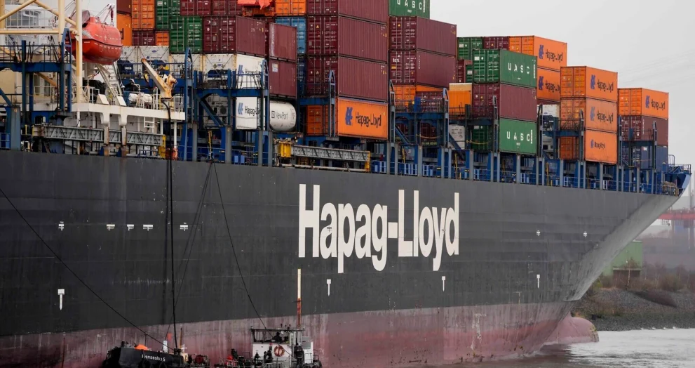 Hapag‑Lloyd and ZIM container ships at sea representing the major shipping acquisition deal