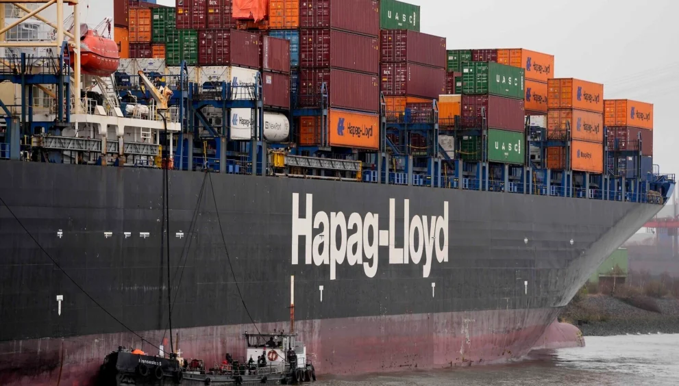 Hapag‑Lloyd and ZIM container ships at sea representing the major shipping acquisition deal